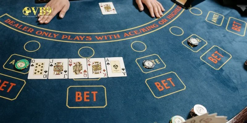 3 bước người chơi đặt cược và dealer đang chia bài